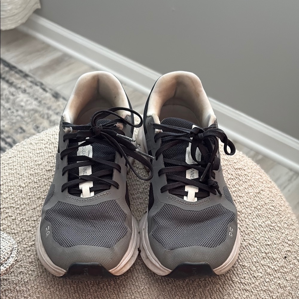 On Running Women's Athletic Shoes - Black and Gray